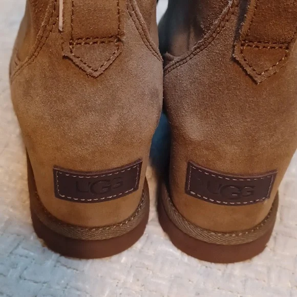 Women's UGG Lace Up Chestnut Wedge Bootie - Picture 6 of 8